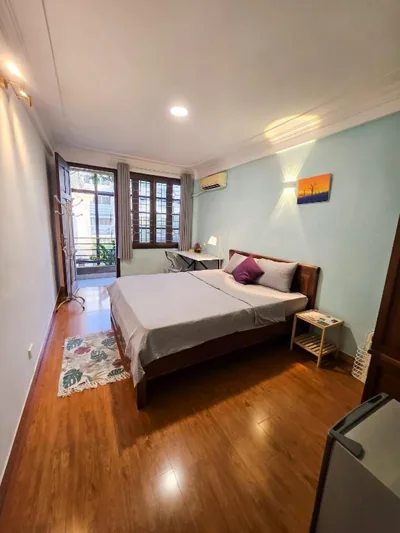King Room with Balcony — Rainbow HomeStay - No 8 Alley 18B Tong Dan