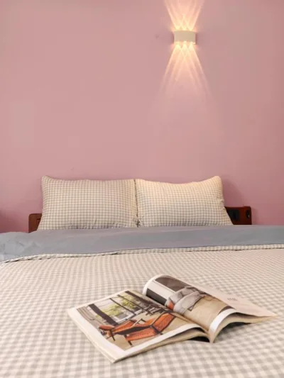 Queen Room with Balcony — Rainbow HomeStay - No 8 Alley 18B Tong Dan